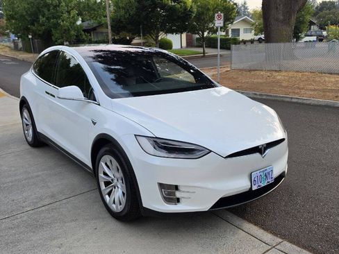 Used 2017 Tesla Model X 75D AWD/4WD image 3