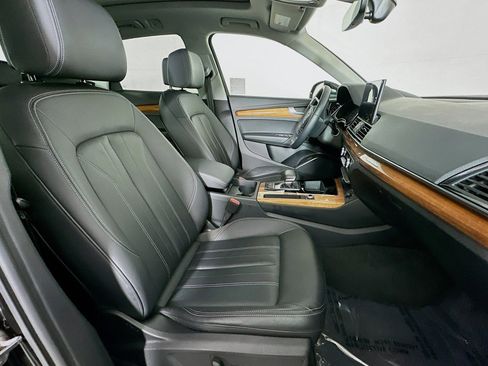 Used 2023 Audi Q5 2.0T Premium w/ Convenience Package image 8