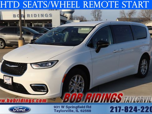 Used 2024 Chrysler Pacifica Touring-L image 1