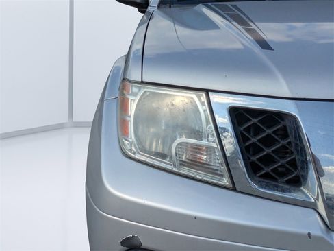 Used 2018 Nissan Frontier SV image 9