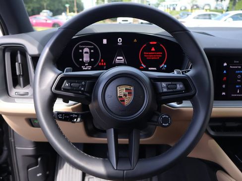Certified 2025 Porsche Cayenne AWD/4WD image 19