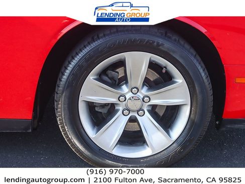 Used 2015 Dodge Challenger SXT image 9