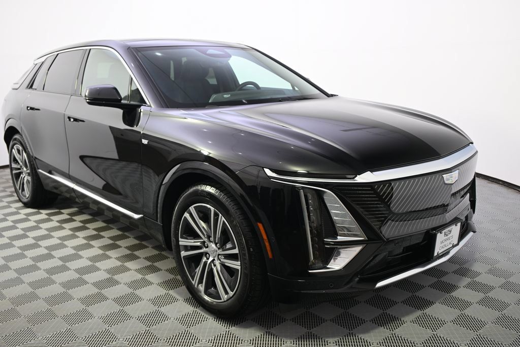 New 2026 Cadillac Lyriq Premium Luxury w/ LPO, Floor Liner Package AWD/4WD image 8