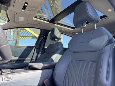 Used 2023 Nissan Ariya image 29