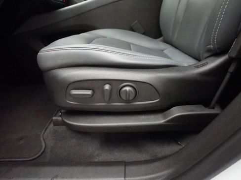 Used 2023 Buick Enclave Essence image 29