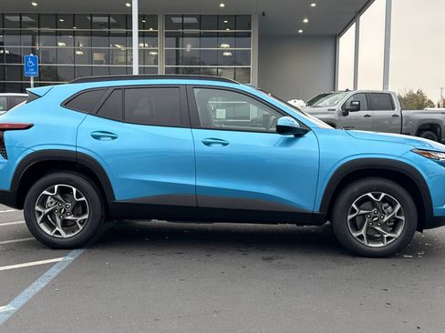 New 2026 Chevrolet Trax LT w/ Driver Confidence Package FWD image 2