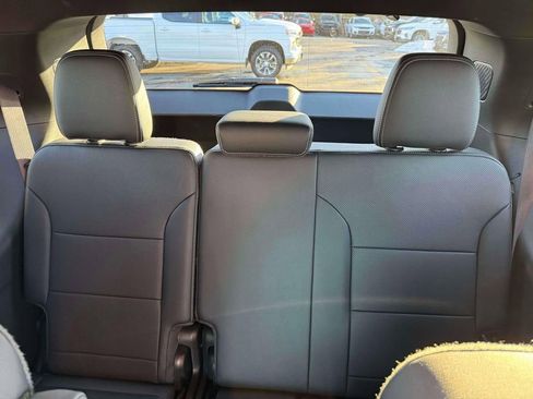 Used 2025 Chevrolet Traverse LT w/ Driver Confidence Package image 12