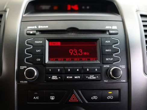 Used 2011 Kia Sorento 2WD image 32