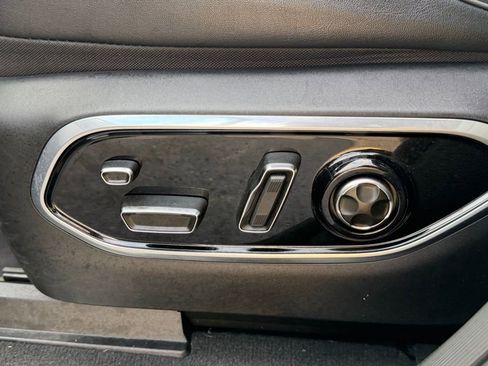 Used 2023 Jeep Grand Cherokee Overland w/ Luxury Tech Group IV image 21