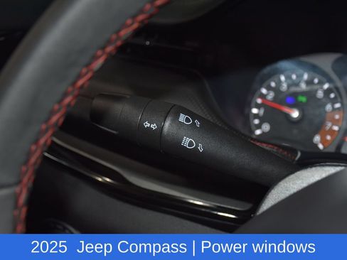 Used 2025 Jeep Compass Trailhawk AWD/4WD image 10