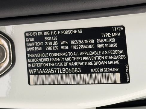 Certified 2026 Porsche Macan AWD/4WD image 26