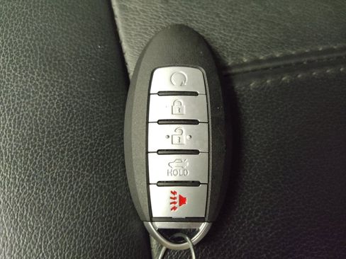 Used 2020 Nissan Pathfinder SL FWD image 32