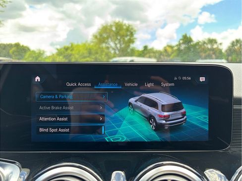 Used 2023 Mercedes-Benz GLB 250 4MATIC image 33