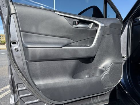 Used 2023 Toyota RAV4 SE image 14