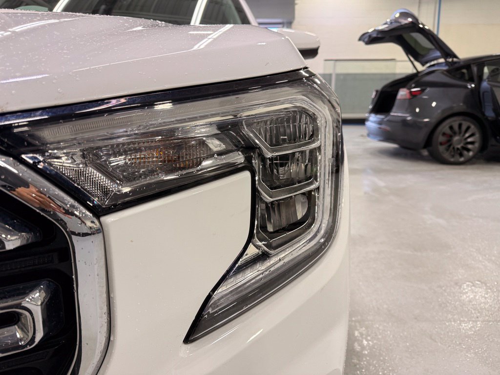Used 2024 GMC Terrain SLT AWD/4WD image 9