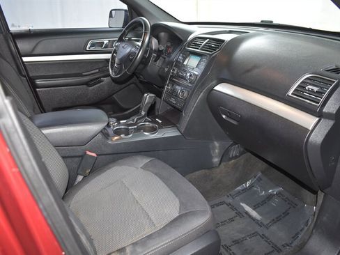Used 2016 Ford Explorer XLT AWD/4WD image 18