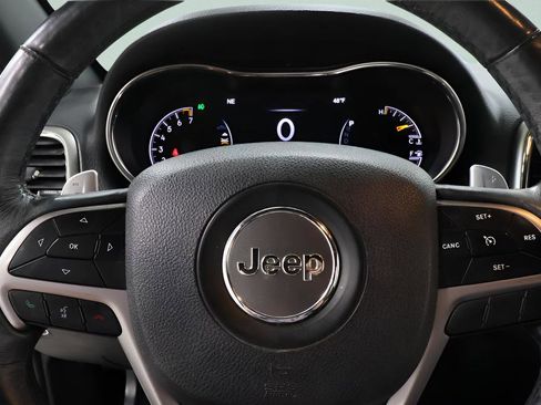 Used 2017 Jeep Grand Cherokee Altitude AWD/4WD image 13