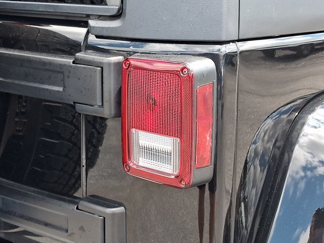 Used 2013 Jeep Wrangler Unlimited Sahara w/ Trailer Tow Group AWD/4WD image 14
