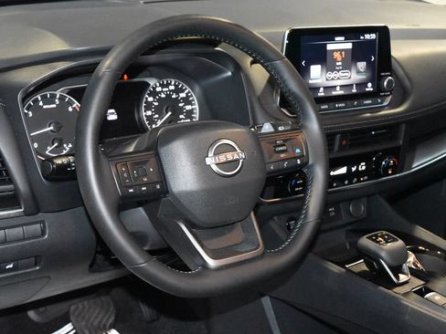 Certified 2026 Nissan Rogue SV AWD/4WD image 2