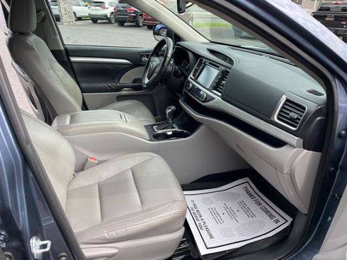 Used 2015 Toyota Highlander XLE AWD/4WD image 31