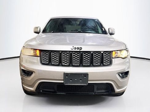 Used 2020 Jeep Grand Cherokee Altitude image 2