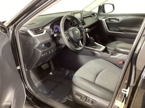 Used 2021 Toyota RAV4 XLE w/ XLE Grade Weather Package AWD/4WD image 30