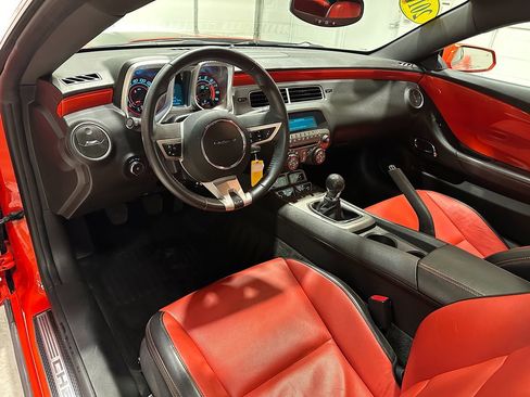 Used 2010 Chevrolet Camaro SS w/ Interior Accent Trim Package image 28