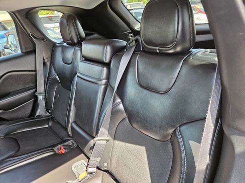 Used 2019 Jeep Cherokee Latitude Plus AWD/4WD image 13