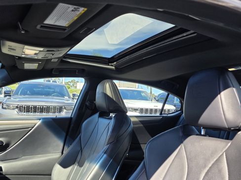 Used 2024 Lexus ES 300h F Sport image 19