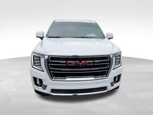 Used 2023 GMC Yukon XL SLT w/ SLT Premium Package AWD/4WD image 3