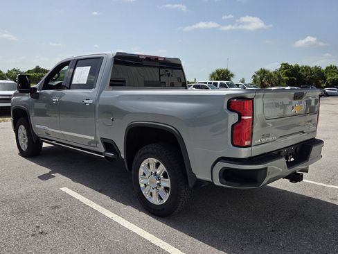 Used 2024 Chevrolet Silverado 2500 High Country w/ Technology Package AWD/4WD image 3
