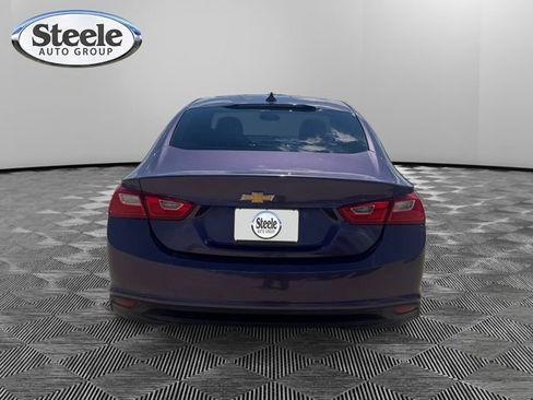 Used 2017 Chevrolet Malibu LT w/ Leather Package image 4