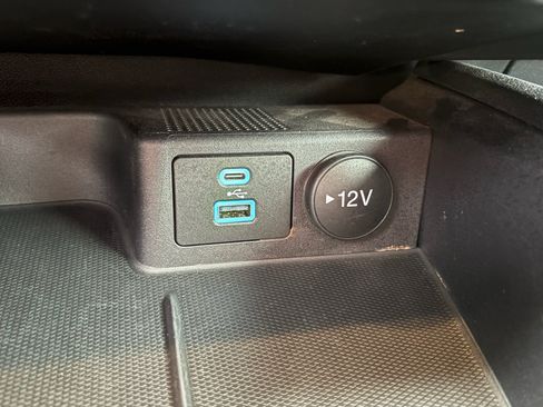 Used 2022 Ford Escape SE w/ SE Sport Appearance Package FWD image 21