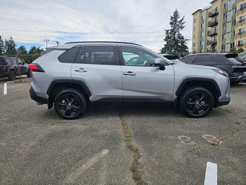 Used 2022 Toyota RAV4 XLE w/ XLE Grade Weather Package AWD/4WD image 10