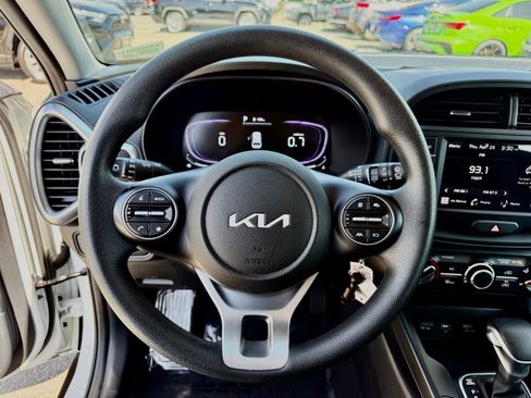Used 2025 Kia Soul LX FWD image 27