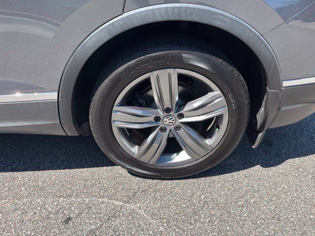 Used 2018 Volkswagen Tiguan SEL Premium FWD image 34
