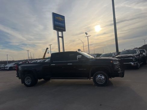 Used 2022 Chevrolet Silverado 3500 High Country w/ Safety Package II image 9