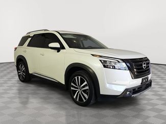 Used 2024 Nissan Pathfinder Platinum FWD video 2