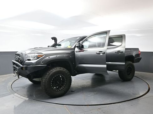 Used 2016 Toyota Tacoma TRD Sport w/ Towing Package AWD/4WD image 56