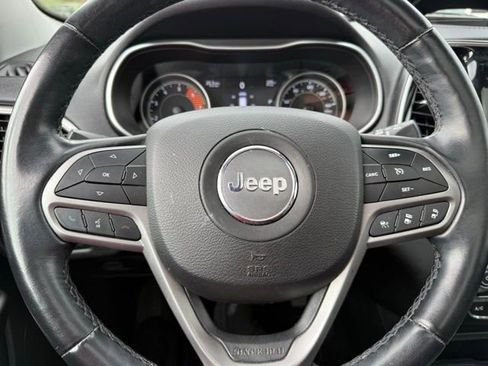 Used 2019 Jeep Cherokee Limited w/ Technology Group image 18