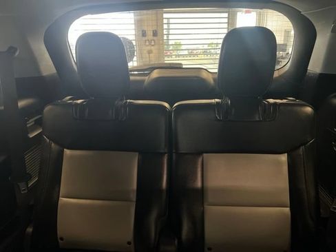 Used 2022 Ford Explorer XLT w/ Equipment Group 202A AWD/4WD image 33
