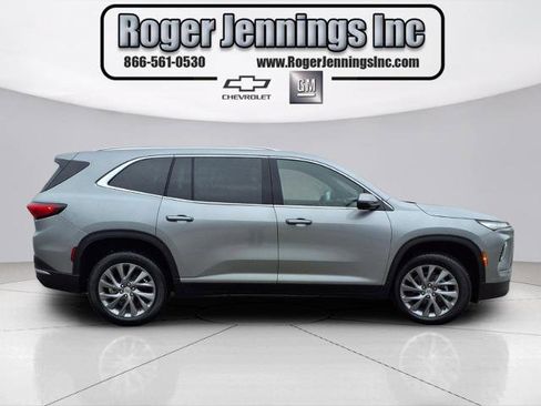 Used 2025 Buick Enclave Preferred w/ Power Package image 28