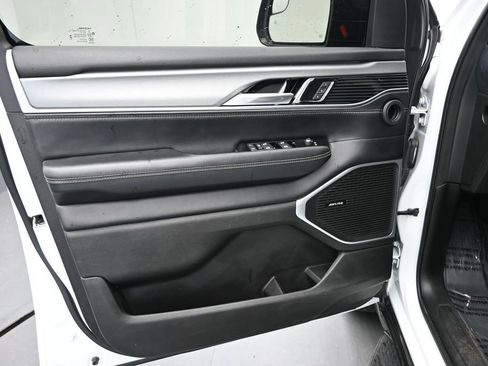 Used 2024 Jeep Wagoneer Series II AWD/4WD image 19