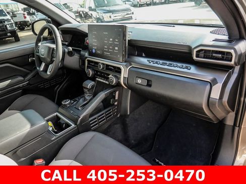 Used 2025 Toyota Tacoma TRD Off-Road AWD/4WD image 18