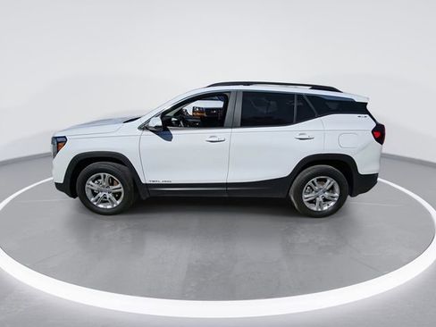 Used 2023 GMC Terrain SLE w/ Driver Convenience Package image 5