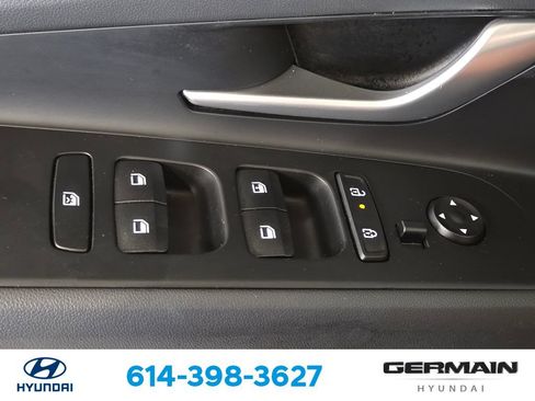 Used 2025 Hyundai Elantra SE FWD image 26