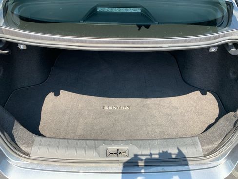 Used 2026 Nissan Sentra SR w/ Floor Mat Package FWD image 9