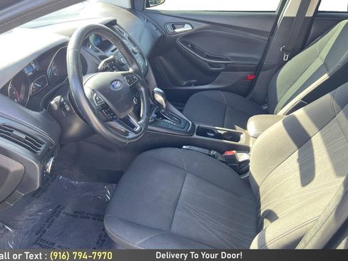 Used 2016 Ford Focus SE w/ SE Sport Package FWD image 13