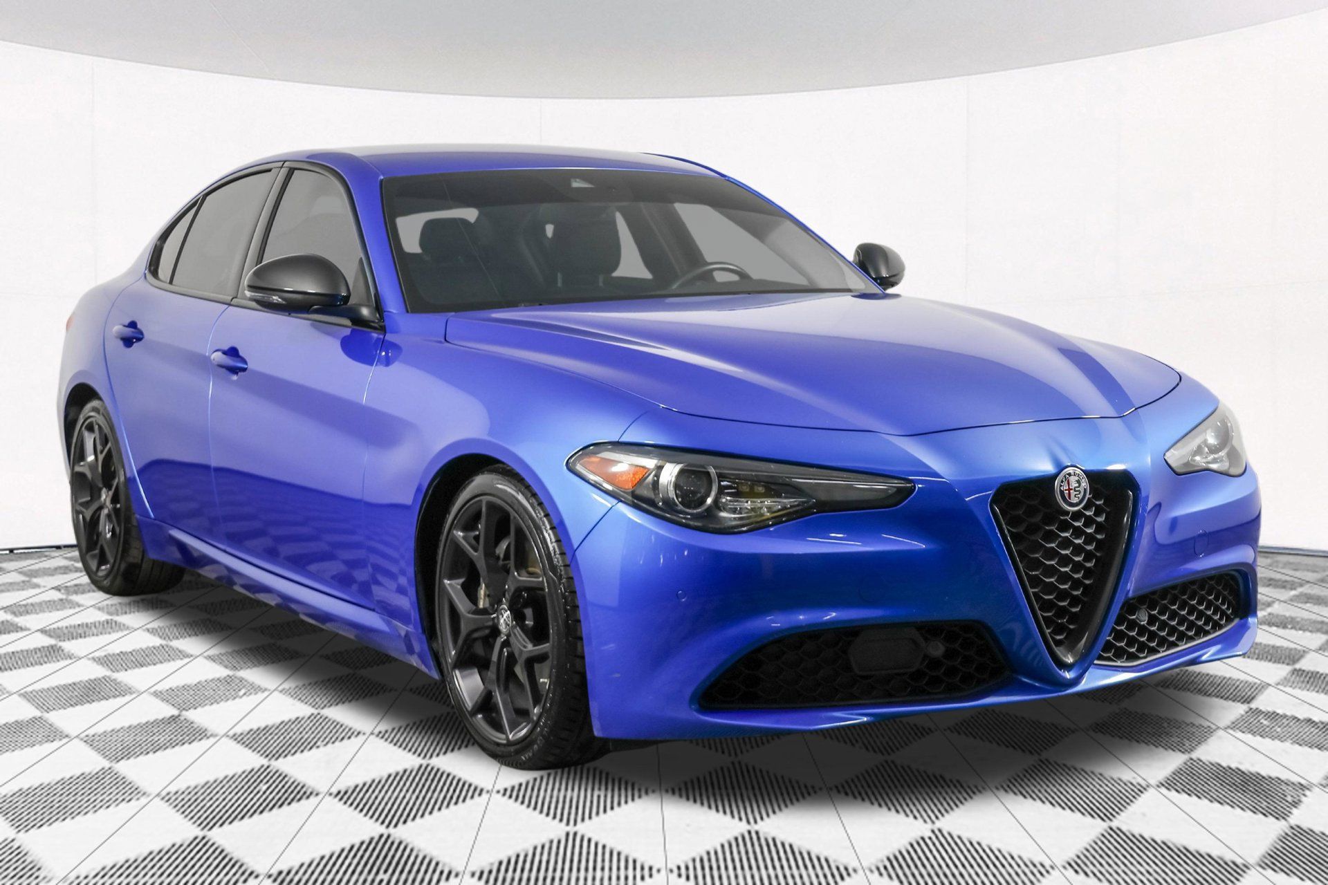 Used 2020 Alfa Romeo Giulia Ti w/ Nero Edizione RWD image 14