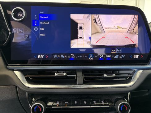 Used 2025 Chevrolet Equinox EV LT w/ Convenience Package II FWD image 15